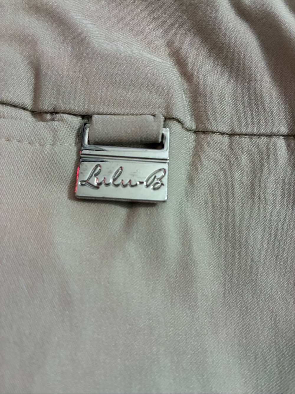 Lulu-B Colorful Comfy Clothing Beige Bermuda Shorts Size 2 Stretch Golf Resort - Picture 4 of 4